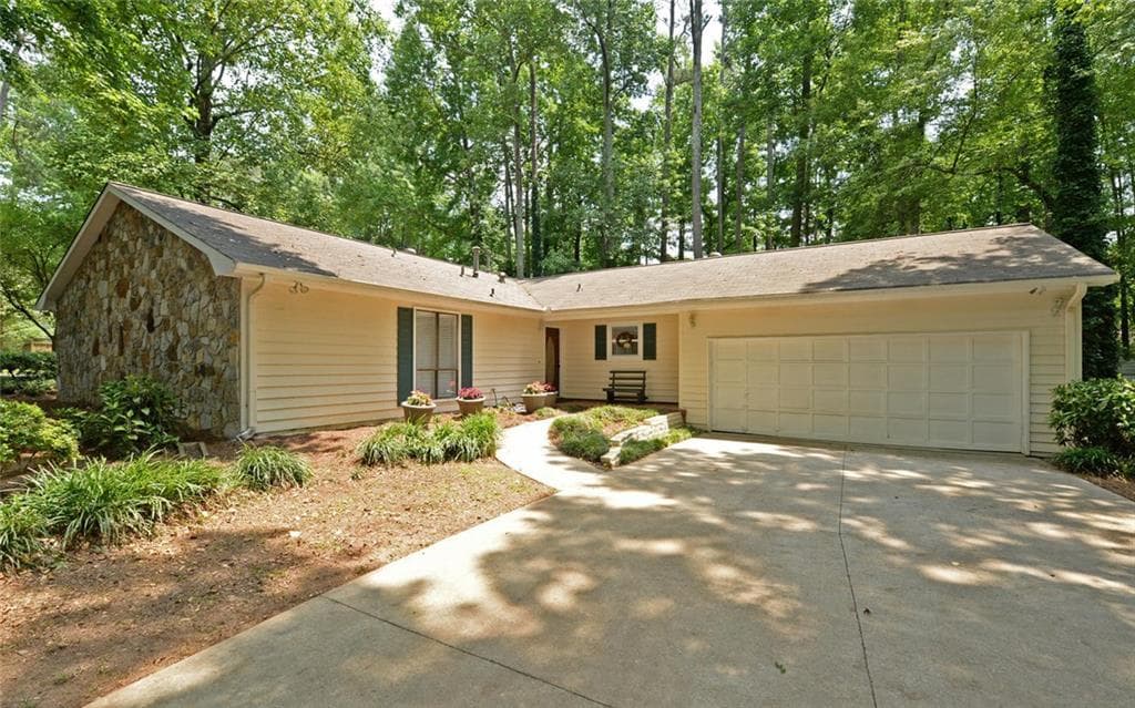 190 North Trace, Alpharetta, GA 30009 — most recent listing photo