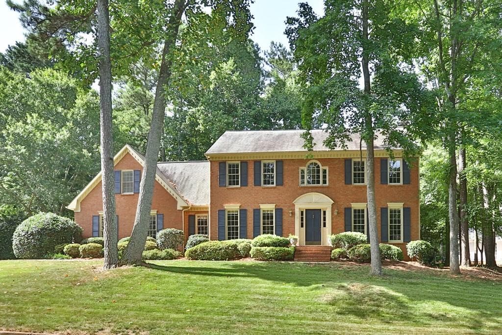 5 bedroom, 3,200 sq ft single family residence sold at 6165 Pin Oak Lane, Alpharetta, GA 30005
