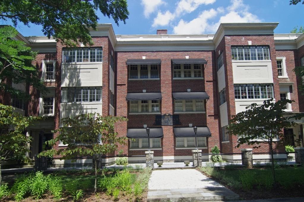 1 bedroom, 942 sq ft condominium sold at 1898 Wycliff Road 10, Atlanta, GA 30309