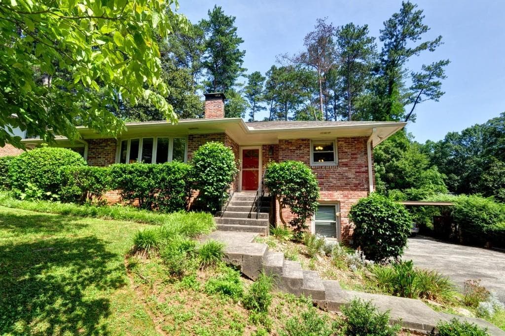 3 bedroom, 2,117 sq ft single family residence sold at 2104 Black Fox Drive, Atlanta, GA 30345