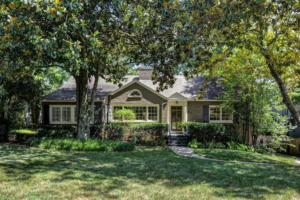 4 bedroom, 2,406 sq ft single family residence sold at 851 Woodley Drive, Atlanta, GA 30318