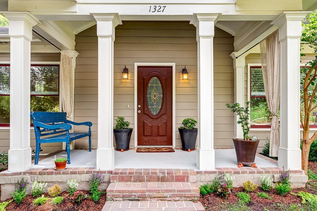 3 bedroom, 1,500 sq ft single family residence sold at 1327 Arkwright Place, Atlanta, GA 30317