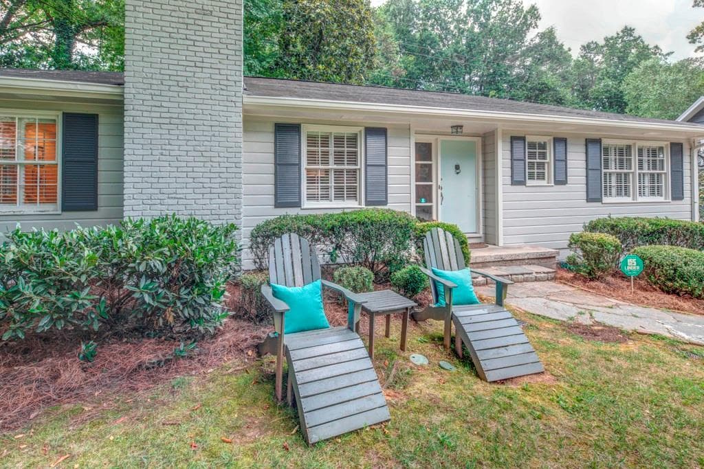 2 bedroom, 1,341 sq ft single family residence sold at 2032 Brookview Drive, Atlanta, GA 30318