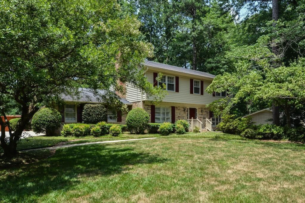4 bedroom, 2,804 sq ft single family residence sold at 2628 Flair Knoll Drive, Atlanta, GA 30345