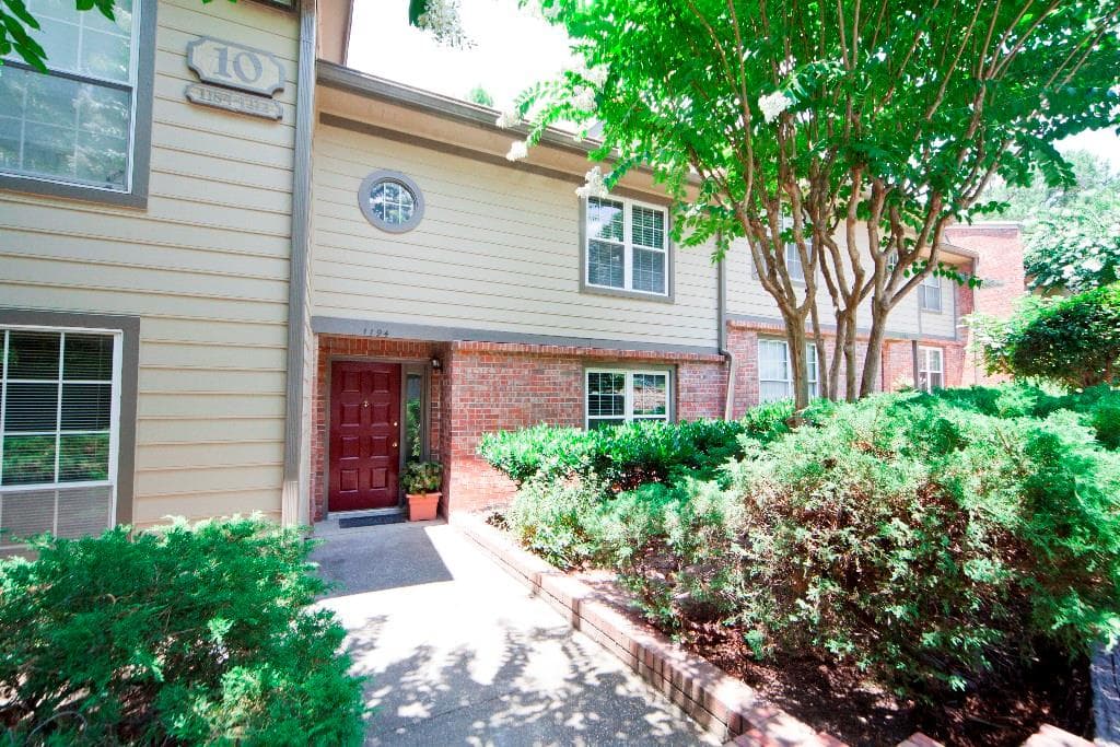3 bedroom, 2,354 sq ft townhouse sold at 1194 Weatherstone Drive, Atlanta, GA 30324