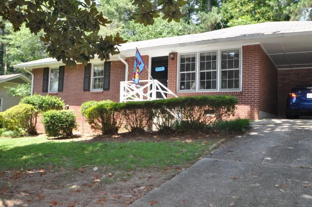 3 bedroom, 1,156 sq ft single family residence sold at 2618 Warwick Circle, Atlanta, GA 30345