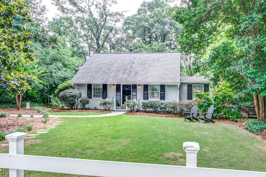 3 bedroom, 1,484 sq ft single family residence sold at 2848 Ridgemore Road, Atlanta, GA 30318
