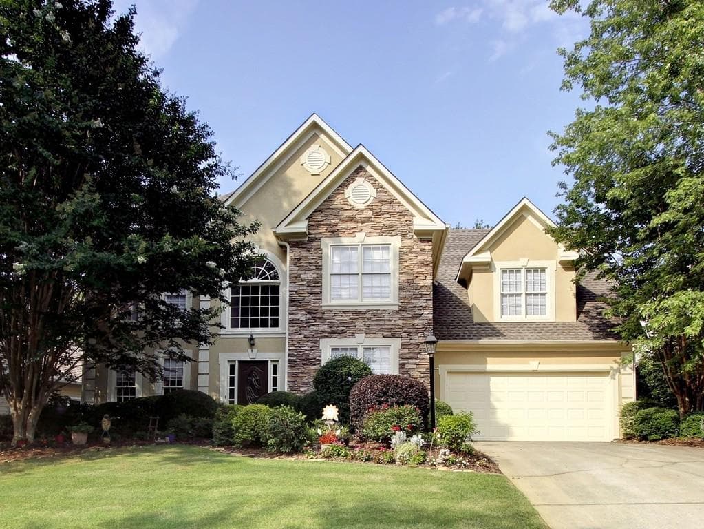 4 bedroom, 2,614 sq ft single family residence sold at 11305 Brookhollow Trail, Alpharetta, GA 30022