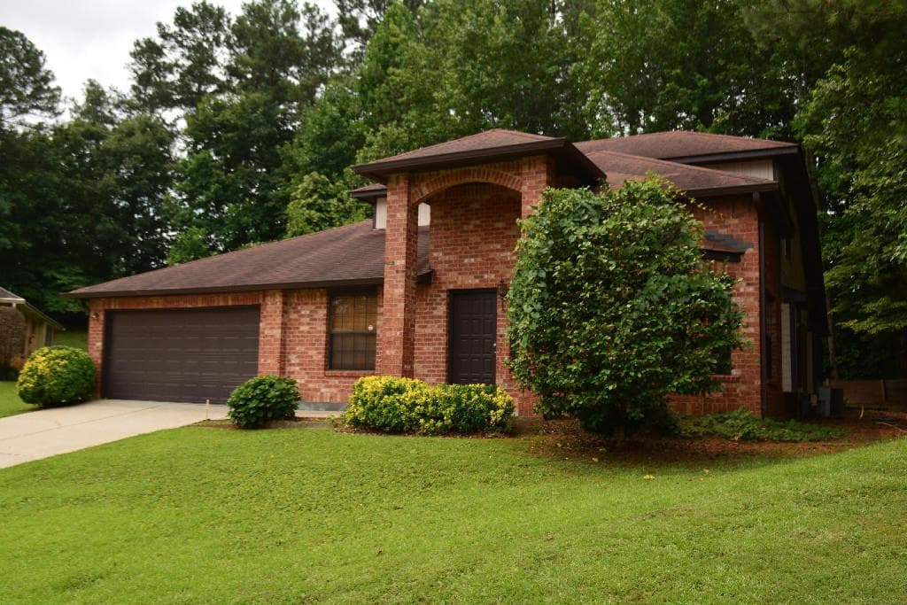 3 bedroom single family residence sold at 990 Summit Lake Trail, Lawrenceville, GA 30042