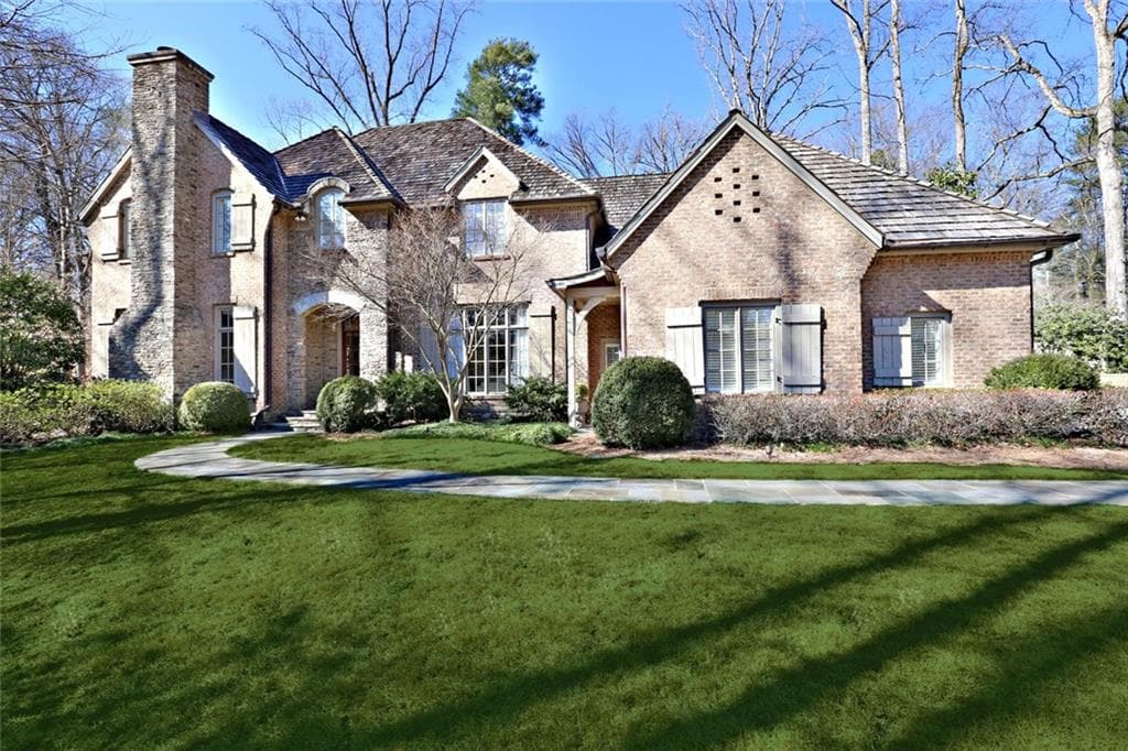 6 bedroom, 7,086 sq ft single family residence sold at 2950 Slaton Drive, Atlanta, GA 30305