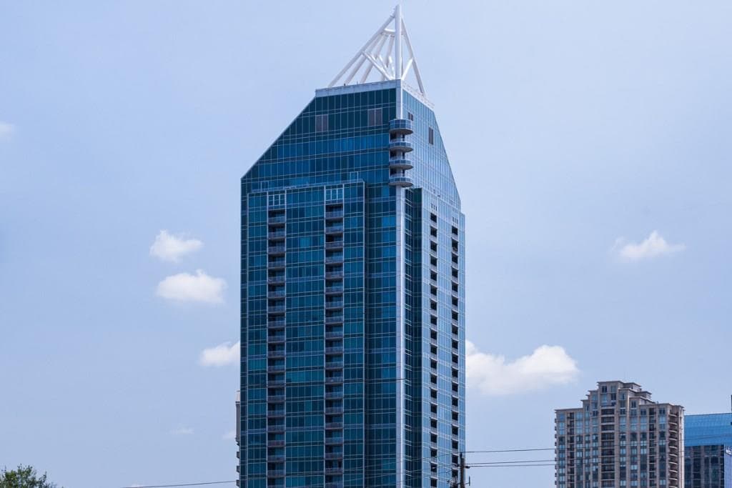 1 bedroom, 781 sq ft condominium sold at 3338 Peachtree Road 1104, Atlanta, GA 30326