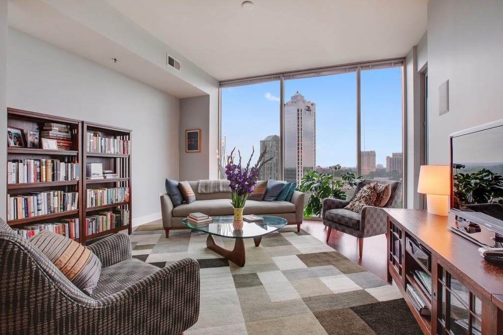 2 bedroom, 1,594 sq ft condominium sold at 2795 Peachtree Road 1505, Atlanta, GA 30305