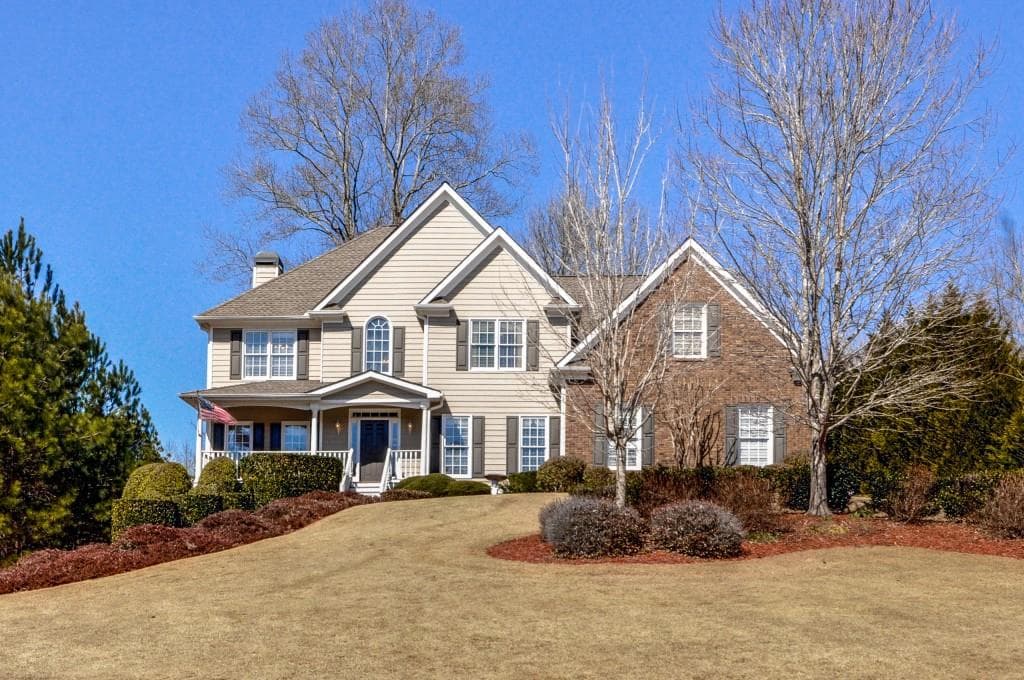 4 bedroom, 4,633 sq ft single family residence sold at 2002 Fairway Crossing Drive, Woodstock, GA 30188
