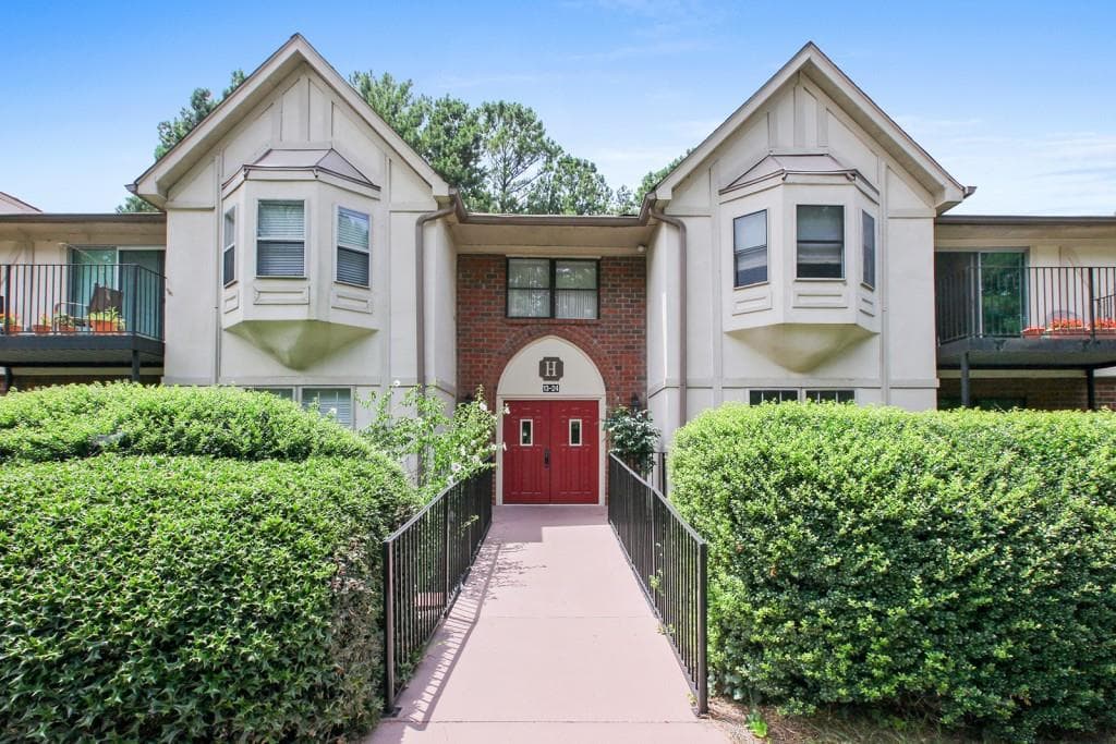 3 bedroom, 1,469 sq ft condominium sold at 6851 Roswell Road H-18, Sandy Springs, GA 30328