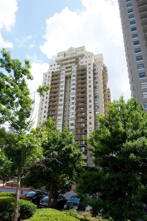 2 bedroom, 975 sq ft condominium sold at 795 Hammond Drive 2101, Sandy Springs, GA 30328