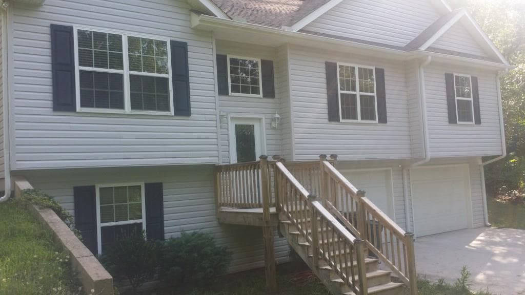 4 bedroom, 2,126 sq ft single family residence sold at 4918 Shirley Road, Gainesville, GA 30506