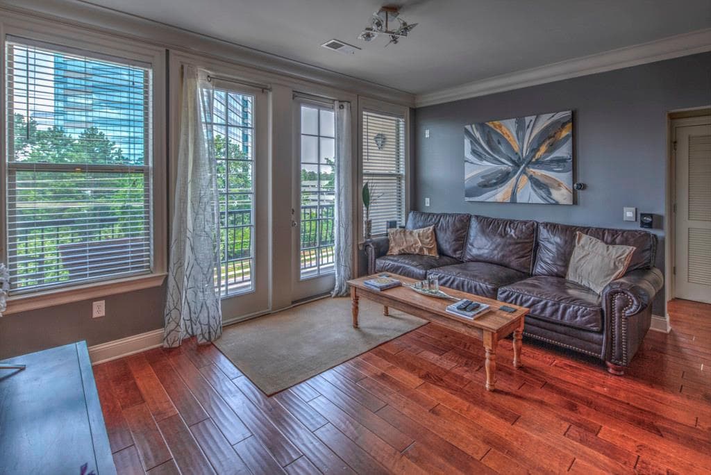 3 bedroom, 1,393 sq ft condominium sold at 901 Abernathy Road 5300, Atlanta, GA 30328