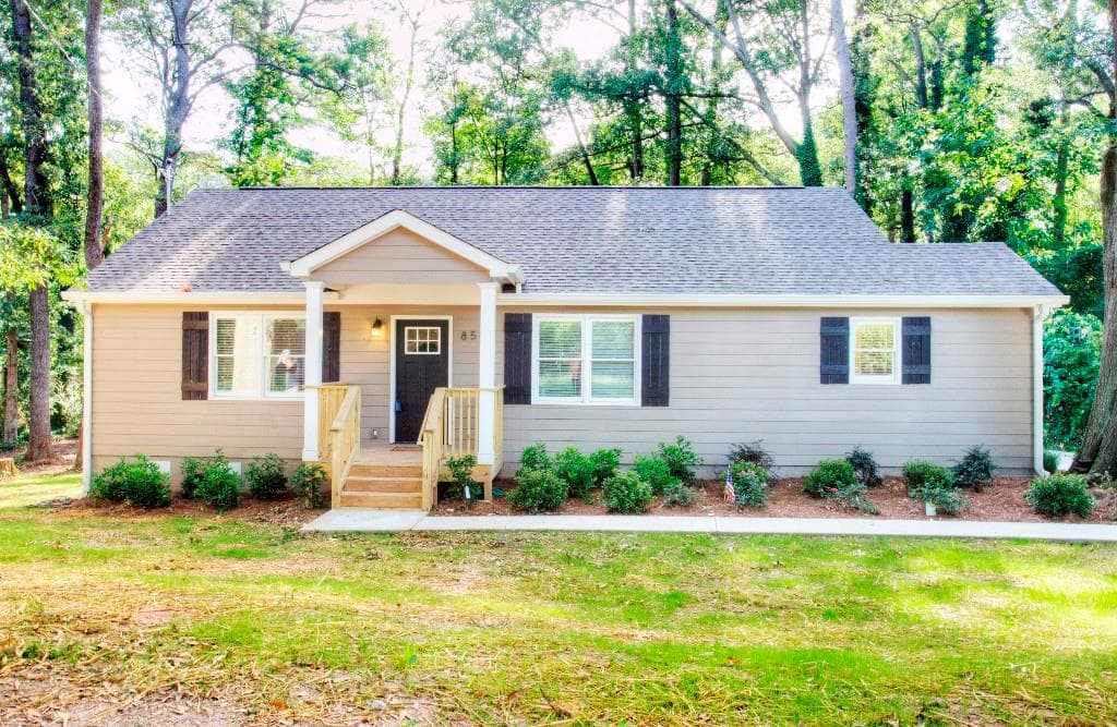 3 bedroom single family residence sold at 855 East Avenue, Scottdale, GA 30079