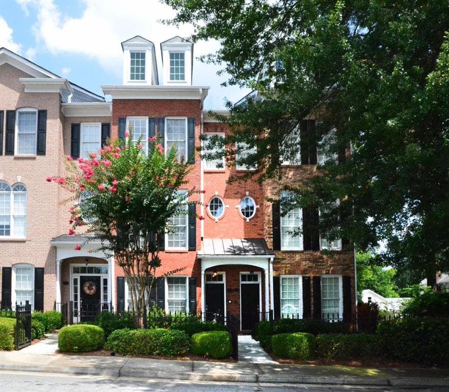 2 bedroom townhouse sold at 2583 Brookhaven Chase Lane, Brookhaven, GA 30319