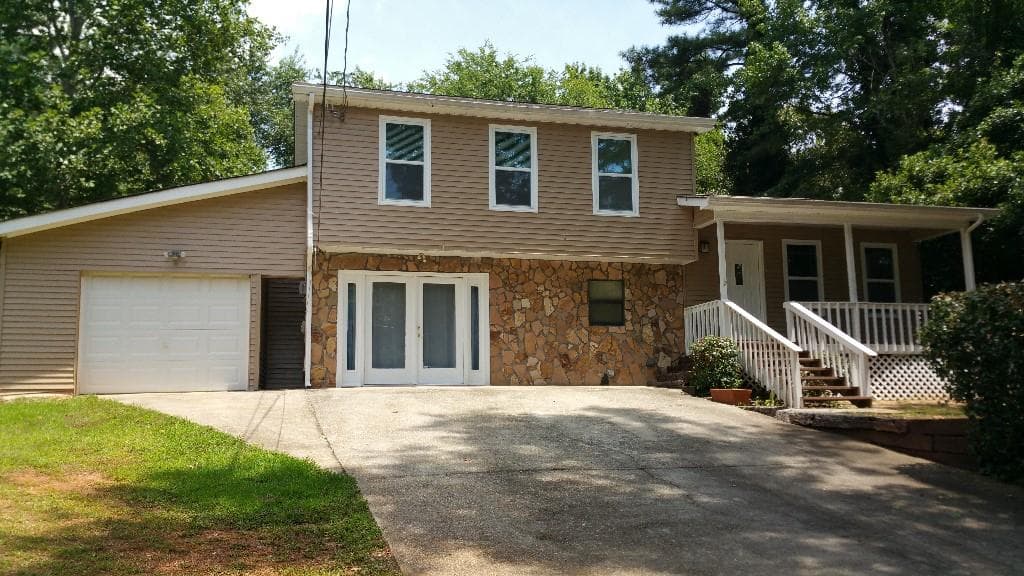 3 bedroom, 1,776 sq ft single family residence sold at 939 Falconcrest Drive, Lawrenceville, GA 30043