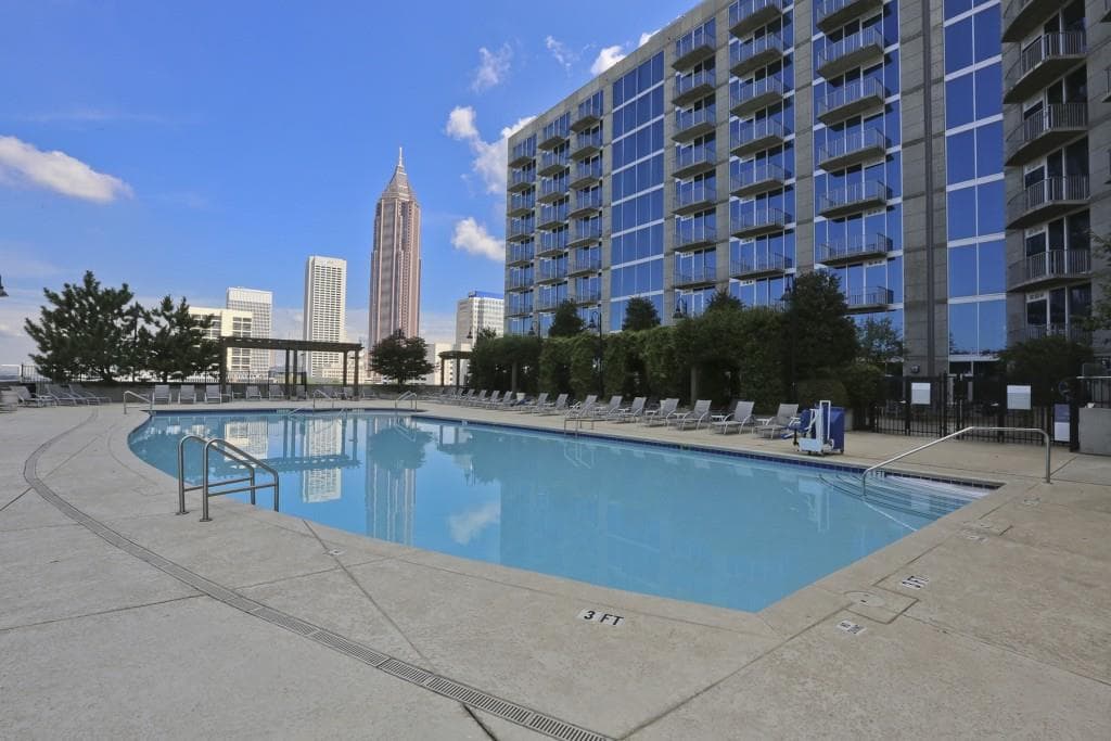 1 bedroom, 762 sq ft condominium sold at 400 W Peachtree Street 909, Atlanta, GA 30308