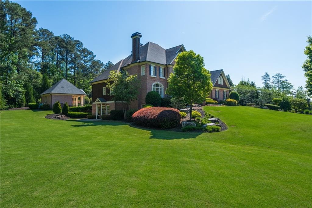 580 Stonemoor Circle, Roswell, GA 30075 — most recent listing photo