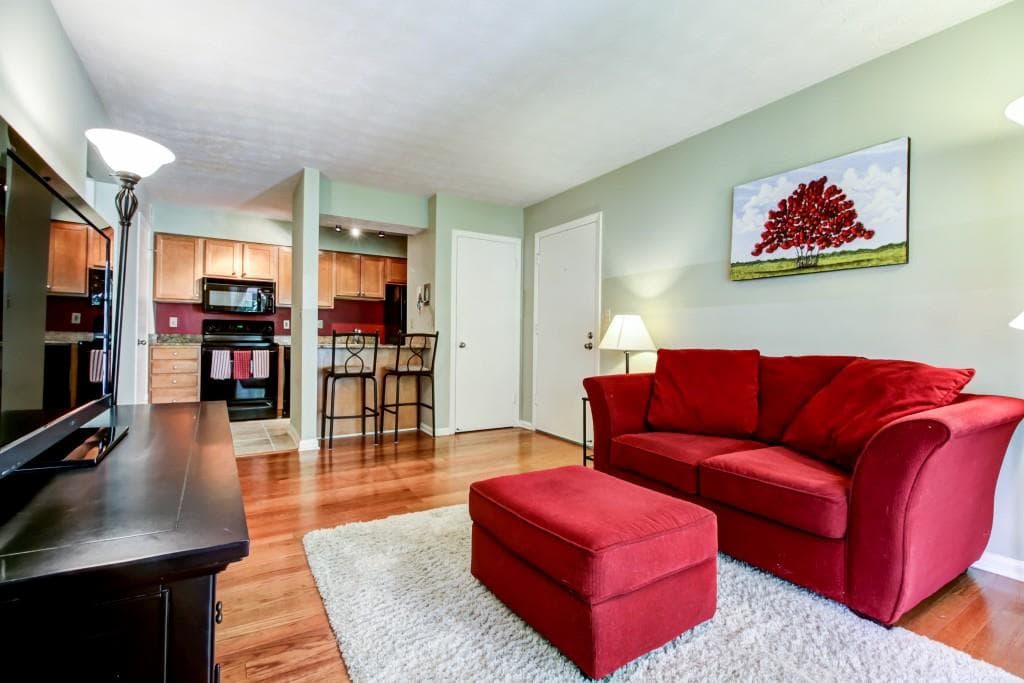 1 bedroom, 625 sq ft condominium sold at 3140 Seven Pines Court 302, Atlanta, GA 30339