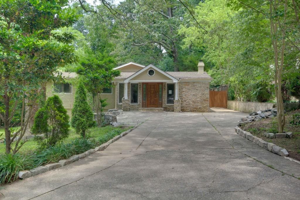 4 bedroom single family residence sold at 2386 Bynum Road, Brookhaven, GA 30319