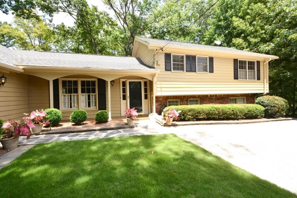 370 Thornwood Drive, Sandy Springs, GA 30328 — most recent listing photo