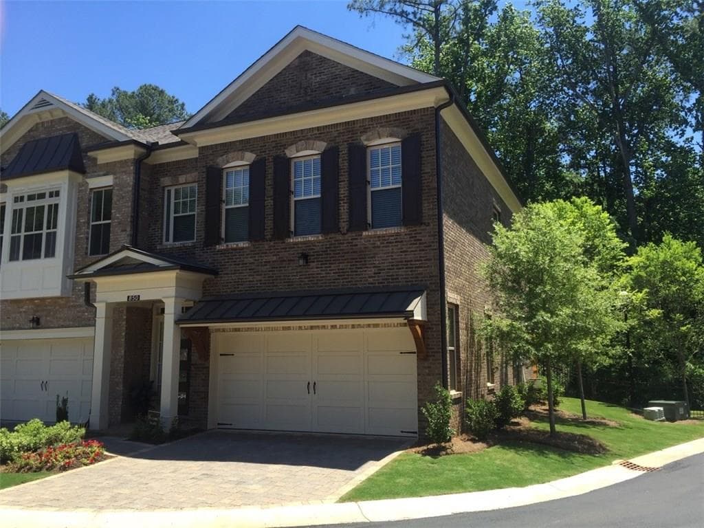 3 bedroom, 1,915 sq ft townhouse sold at 850 Canterbury Overlook 1, Atlanta, GA 30324