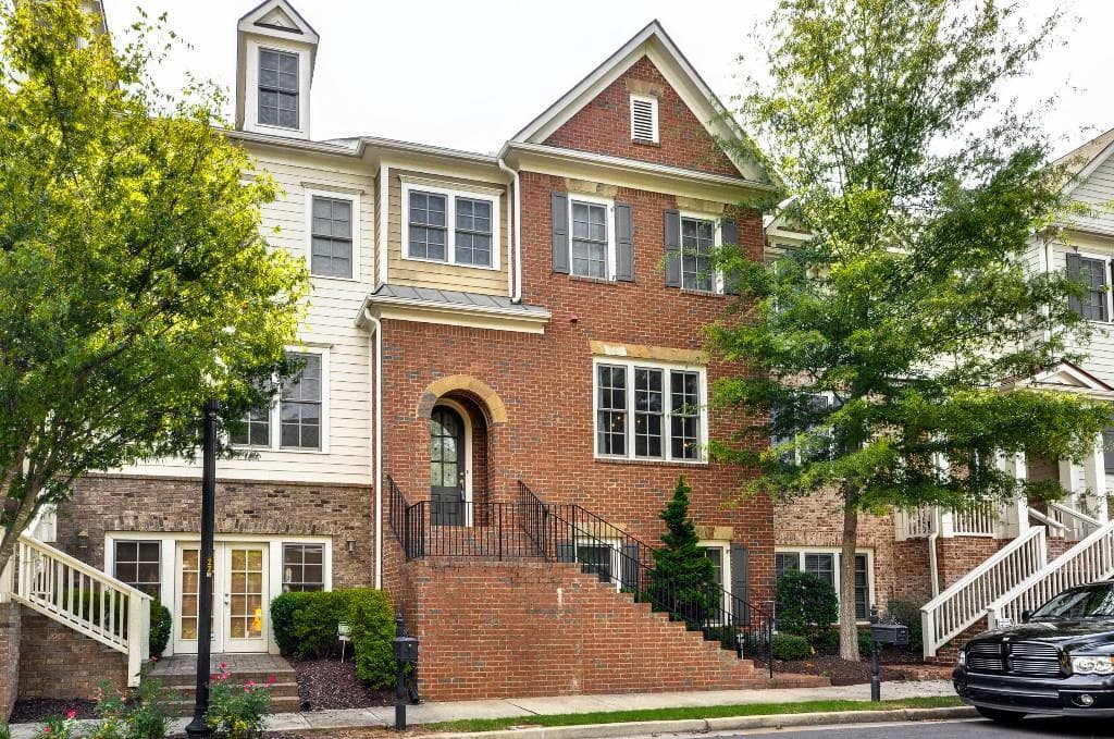 4 bedroom, 2,736 sq ft townhouse sold at 12598 Itaska Walk, Milton, GA 30004