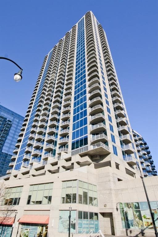 1 bedroom, 743 sq ft condominium sold at 400 W Peachtree Stream 2105, Atlanta, GA 30308