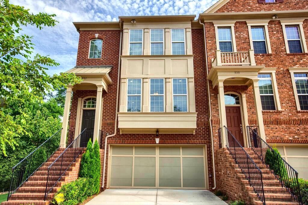 3 bedroom, 2,506 sq ft townhouse sold at 531 Sarabrook Place 531, Atlanta, GA 30342