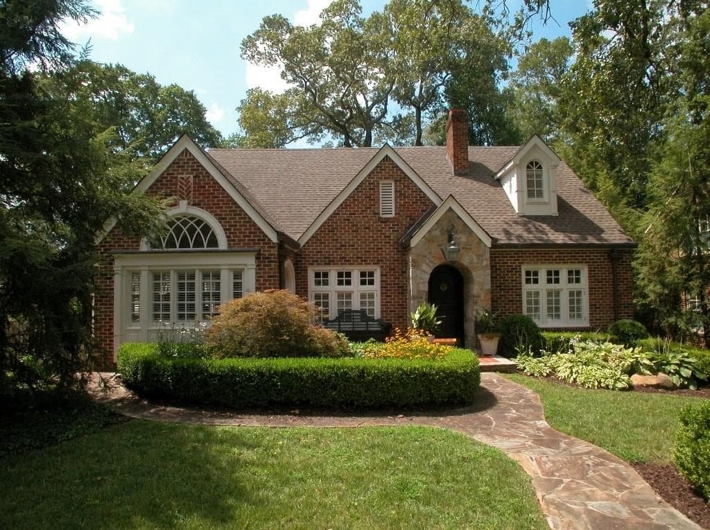 5 bedroom, 2,868 sq ft single family residence sold at 187 E Wesley Road, Atlanta, GA 30305