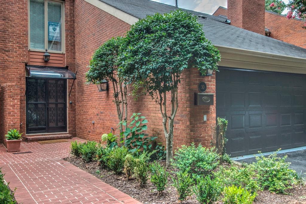 4 bedroom, 3,872 sq ft townhouse sold at 30 Willow Glen, Atlanta, GA 30342
