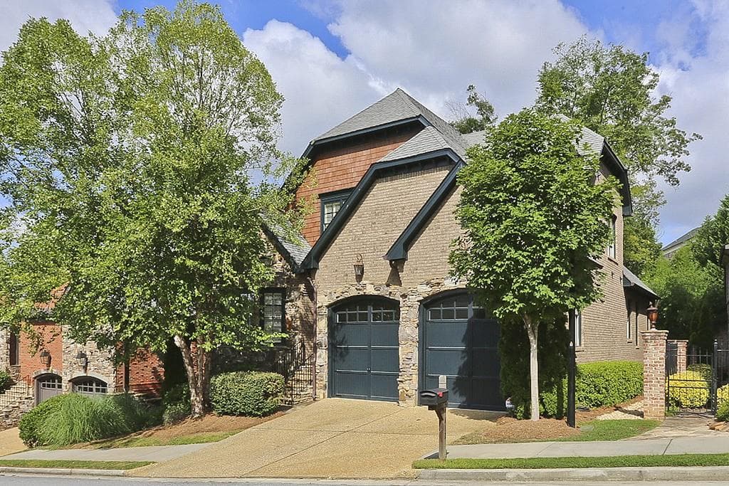5 bedroom, 5,611 sq ft single family residence sold at 1812 Buckhead Valley Lane, Atlanta, GA 30324