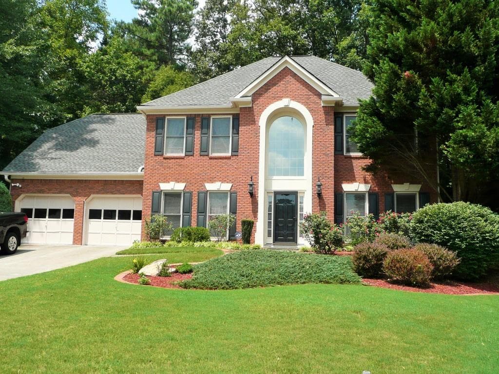 4 bedroom, 3,200 sq ft single family residence sold at 1000 Elmhurst Court, Lawrenceville, GA 30043