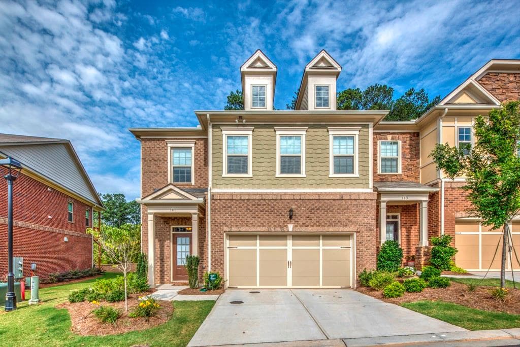 4 bedroom, 2,569 sq ft townhouse sold at 141 Barkley Lane 141, Atlanta, GA 30328