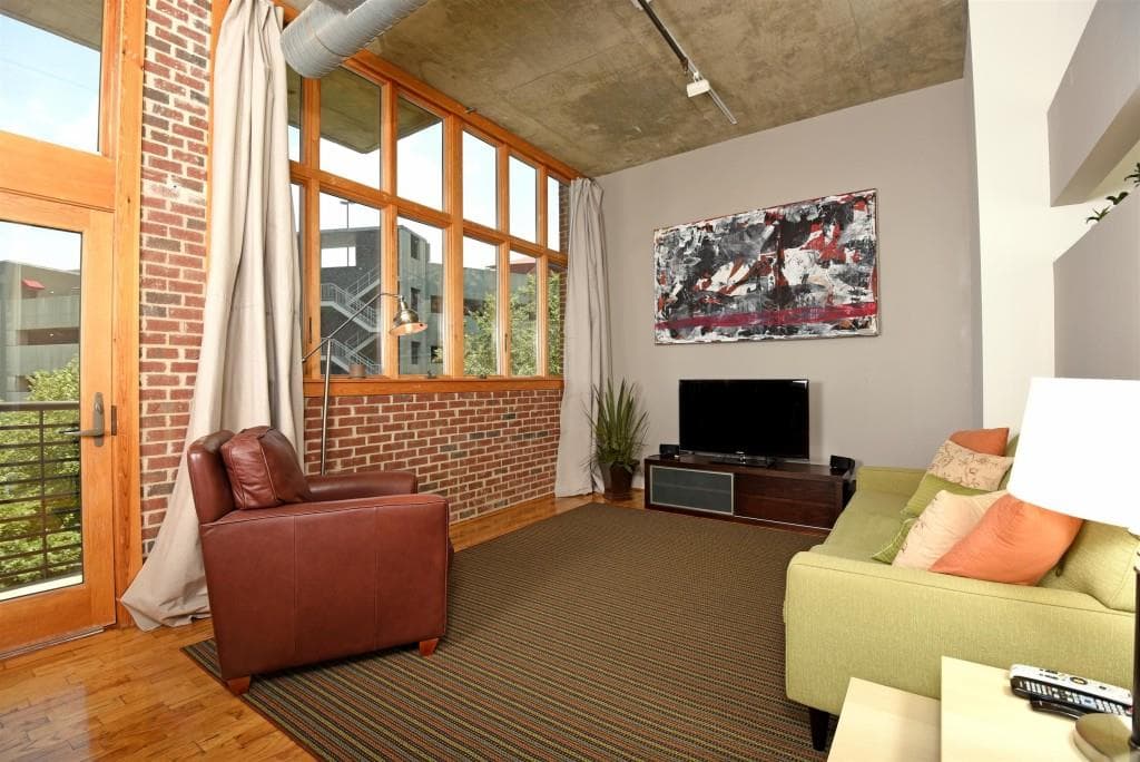 1 bedroom, 737 sq ft condominium sold at 640 Glen Iris Drive 414, Atlanta, GA 30308