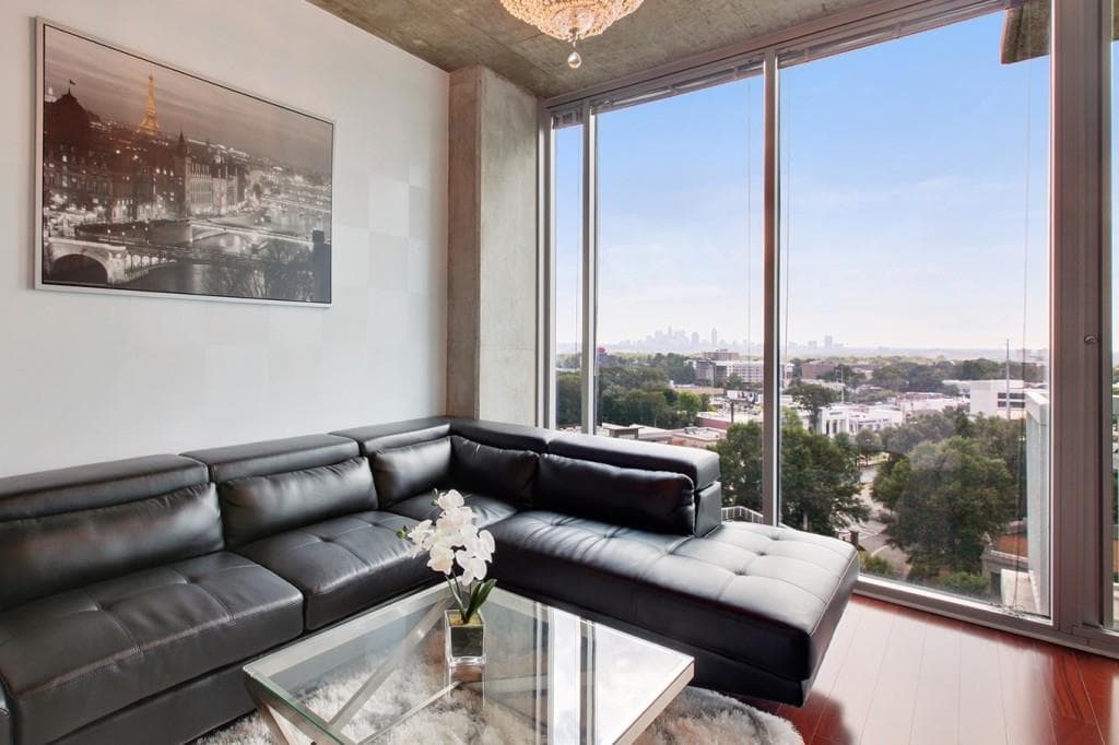 1 bedroom, 764 sq ft condominium sold at 3324 Peachtree Road 1210, Atlanta, GA 30326