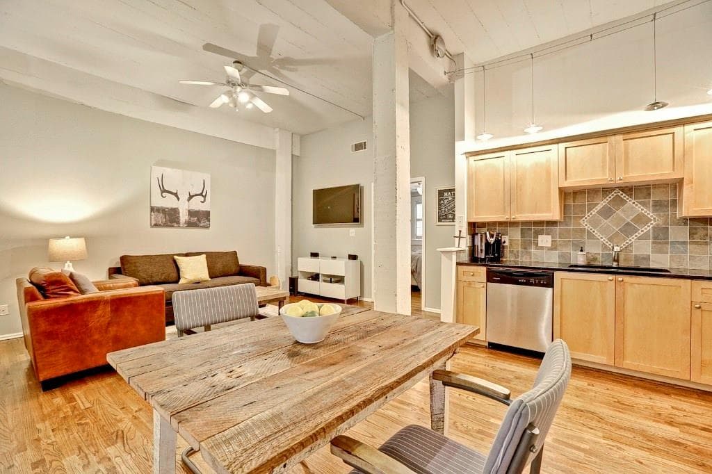 1 bedroom, 706 sq ft condominium sold at 1026 Saint Charles Avenue 10, Atlanta, GA 30306