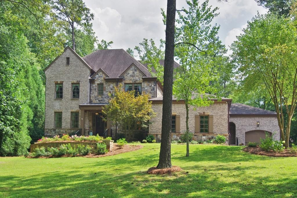 7 bedroom, 5,142 sq ft single family residence sold at 1009 Ferncliff Road, Atlanta, GA 30324