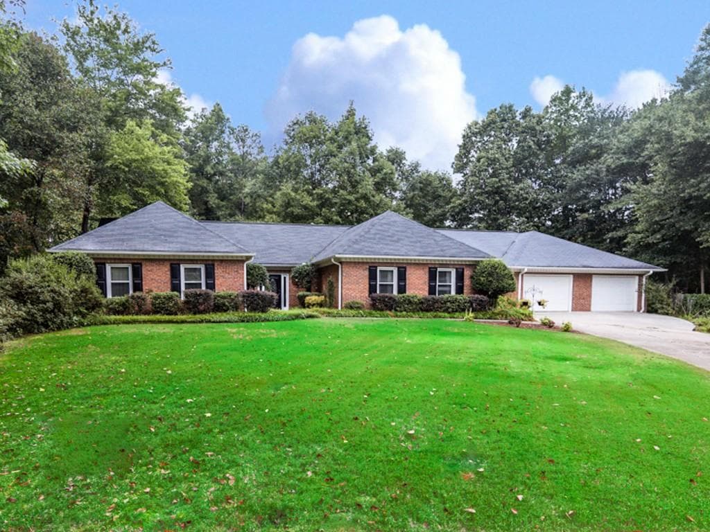 4 bedroom, 2,673 sq ft single family residence sold at 1445 Wiltshire Circle, Powder Springs, GA 30127