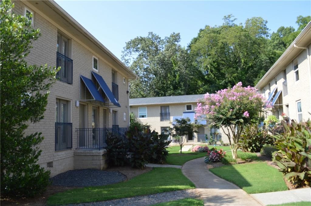 1 bedroom condominium sold at 2023 Oakview Road A124, Atlanta, GA 30317