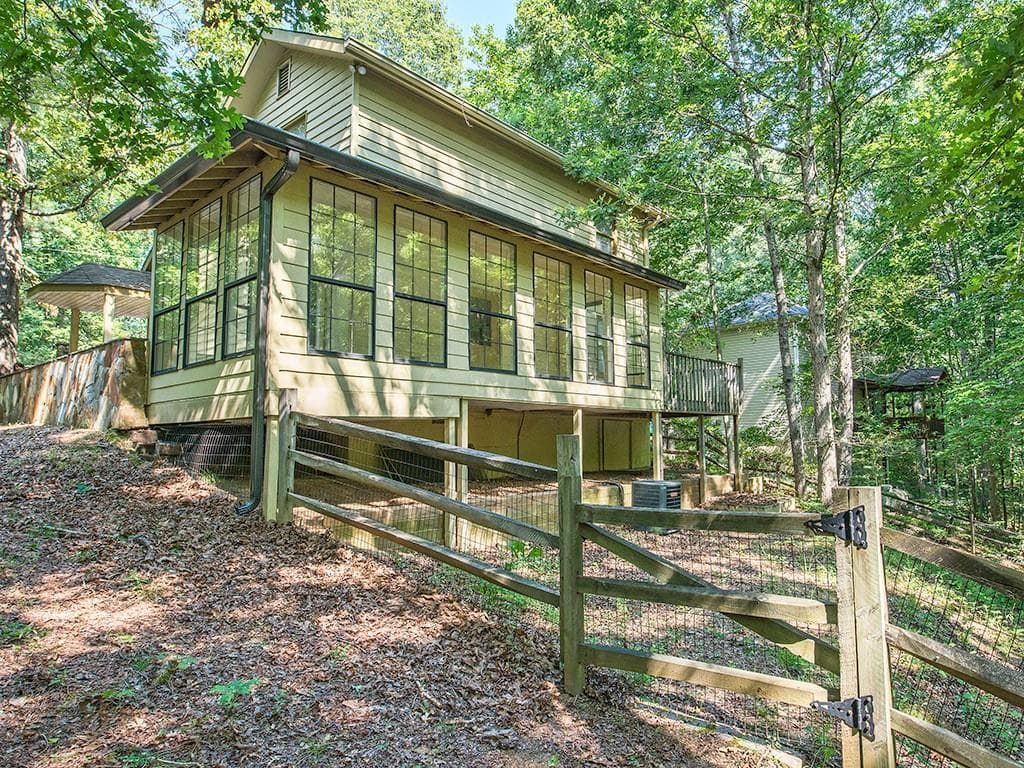 3 bedroom, 1,354 sq ft single family residence sold at 9080 Pine Tree Circle, Gainesville, GA 30506