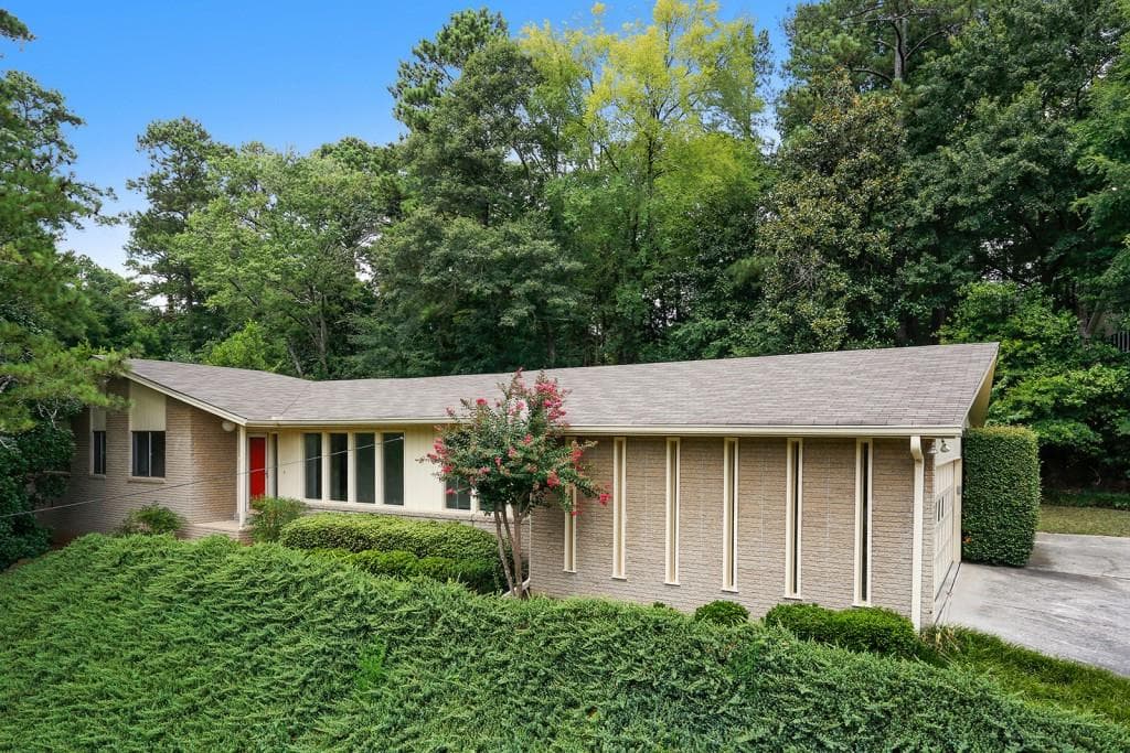 3 bedroom, 2,640 sq ft single family residence sold at 4200 Paradise Circle, Atlanta, GA 30339