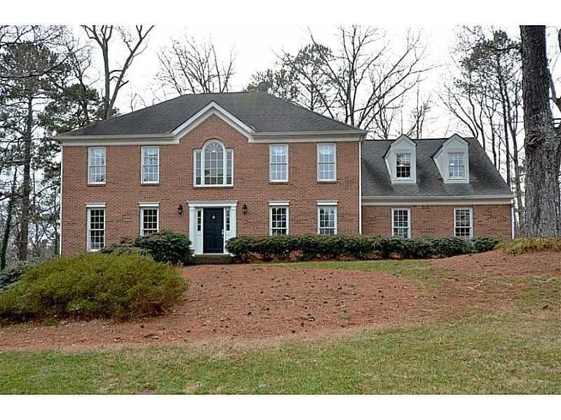 4 bedroom, 4,304 sq ft single family residence sold at 600 Willow Knoll Drive, Marietta, GA 30067