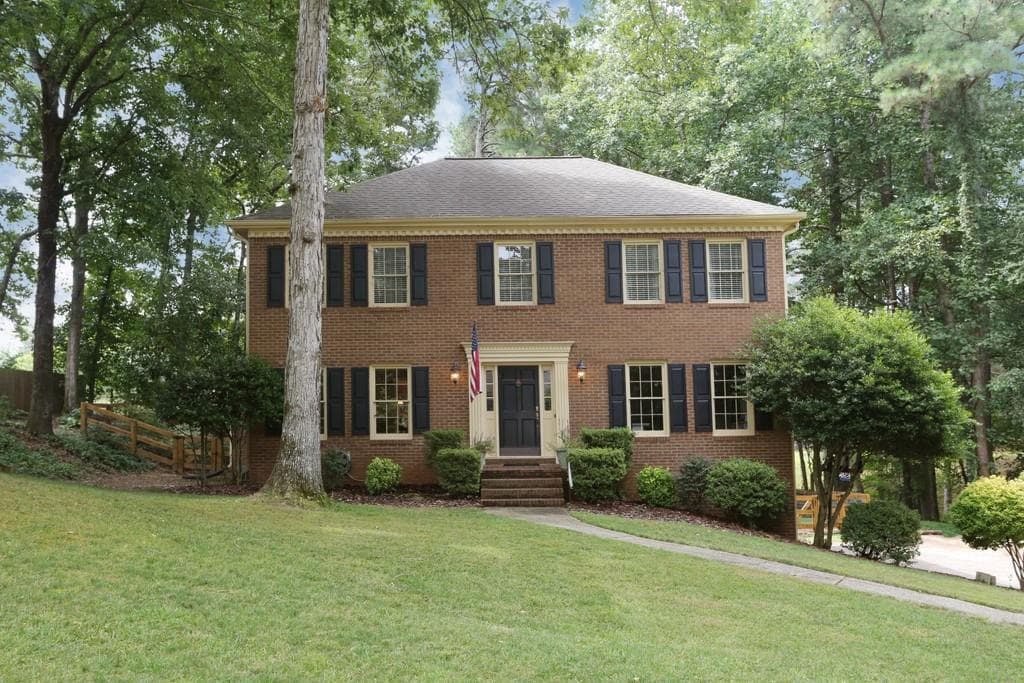 4 bedroom, 2,581 sq ft single family residence sold at 4168 Kindlewood Court, Roswell, GA 30075