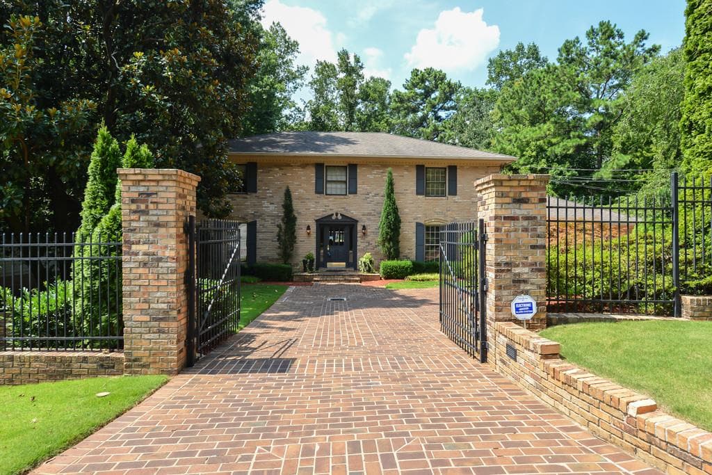 5088 Vernon Oaks Drive, Dunwoody, GA 30338 — most recent listing photo