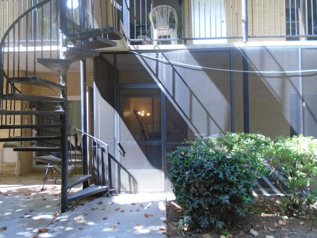 2 bedroom, 1,039 sq ft condominium sold at 5400 Roswell Road M#3, Atlanta, GA 30342